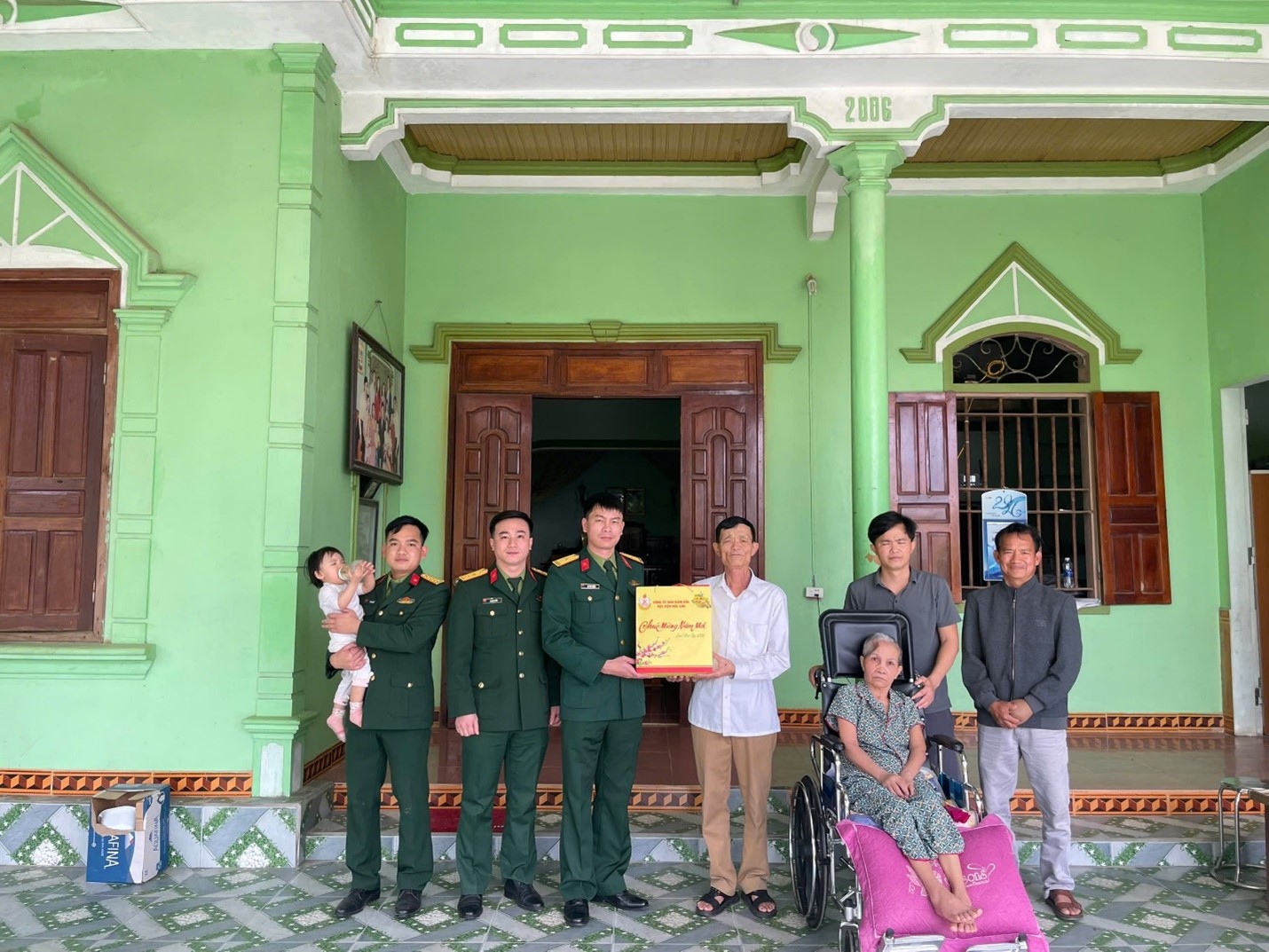 TIỂU ĐOÀN 2, HỌC VIỆN HẬU CẦN THĂM, TẶNG QUÀ GIA ĐÌNH CHÍNH SÁCH CÓ HOÀN CẢNH KHÓ KHĂN DỊP TẾT NGUYÊN ĐÁN BÍNH NGỌ 2026