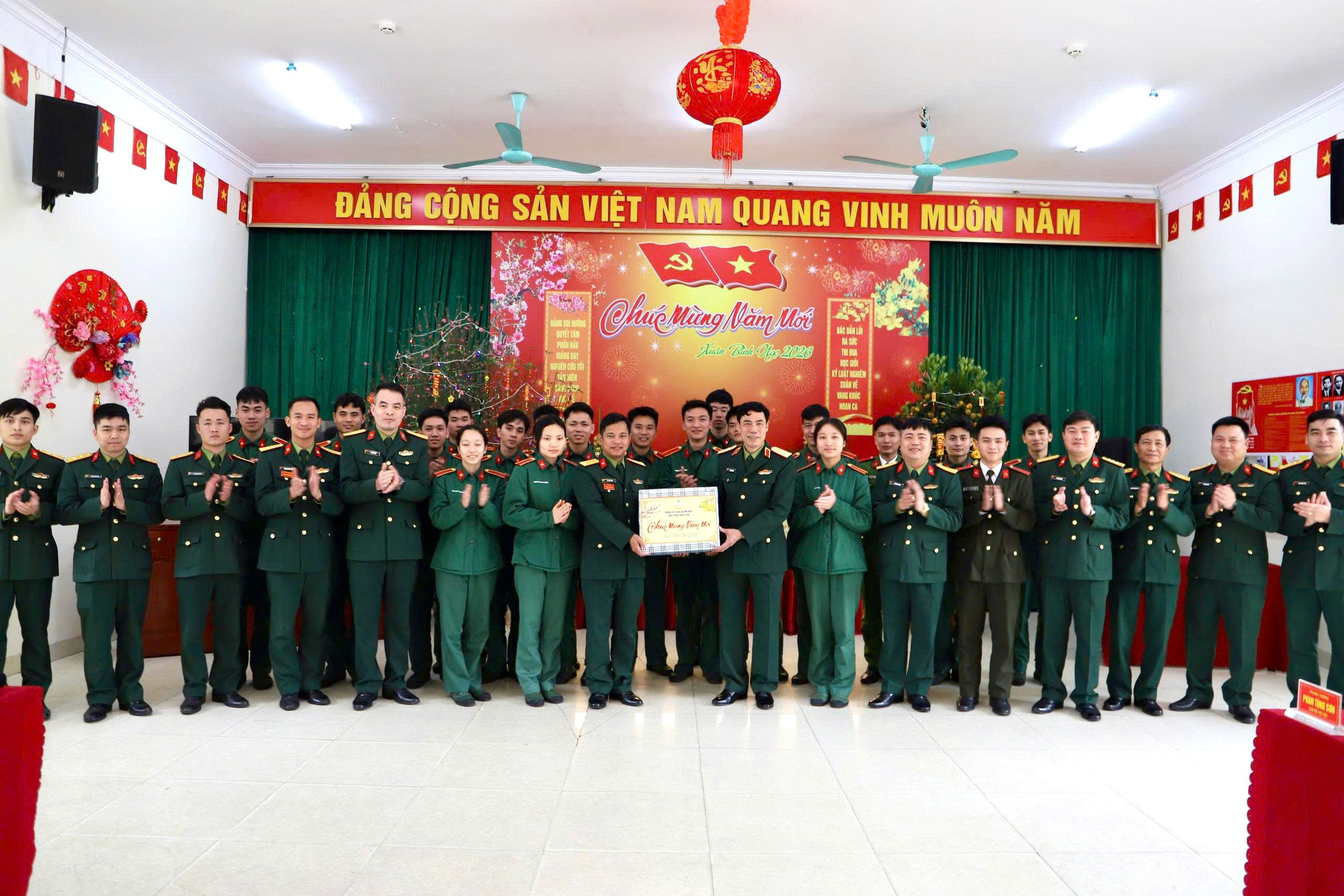 TRUNG TƯỚNG PHAN TÙNG SƠN ĐỘNG VIÊN CÁC ĐƠN VỊ TRỰC SẴN SÀNG CHIẾN ĐẤU DỊP TẾT