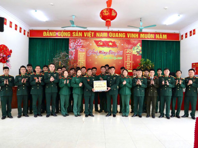 TRUNG TƯỚNG PHAN TÙNG SƠN ĐỘNG VIÊN CÁC ĐƠN VỊ TRỰC SẴN SÀNG CHIẾN ĐẤU DỊP TẾT