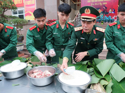 GIỮ HỒN TẾT VIỆT QUA HỘI THI GÓI BÁNH CHƯNG Ở HỌC VIỆN HẬU CẦN