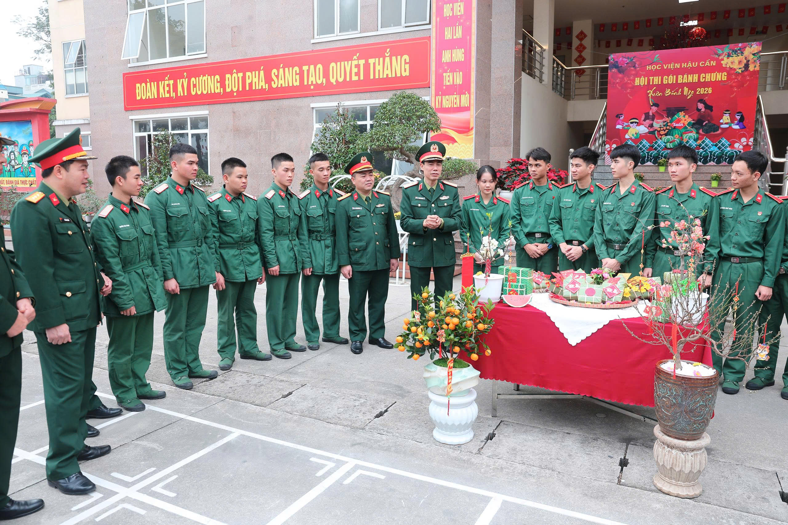 HỌC VIỆN HẬU CẦN MANG MÙA XUÂN ĐẾN VỚI NGƯỜI LÍNH TRẺ