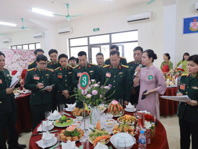 "MÂM CƠM SUM VẦY" ẤM TÌNH ĐỒNG ĐỘI