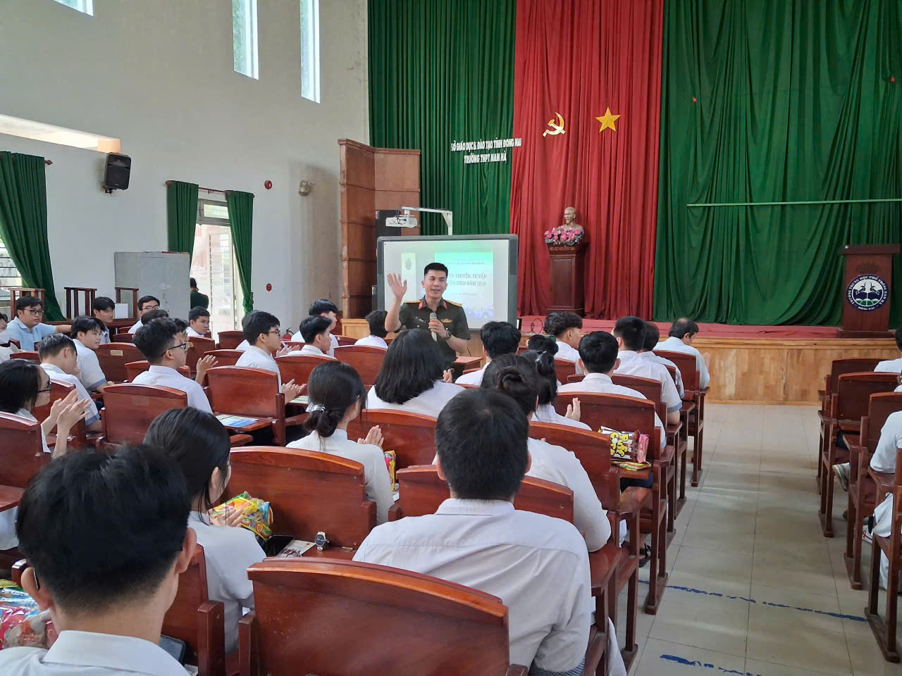 HỌC VIỆN HẬU CẦN ĐỒNG HÀNH CÙNG HỌC SINH TRONG NGÀY HỘI TƯ VẤN TUYỂN SINH QUÂN SỰ 2026