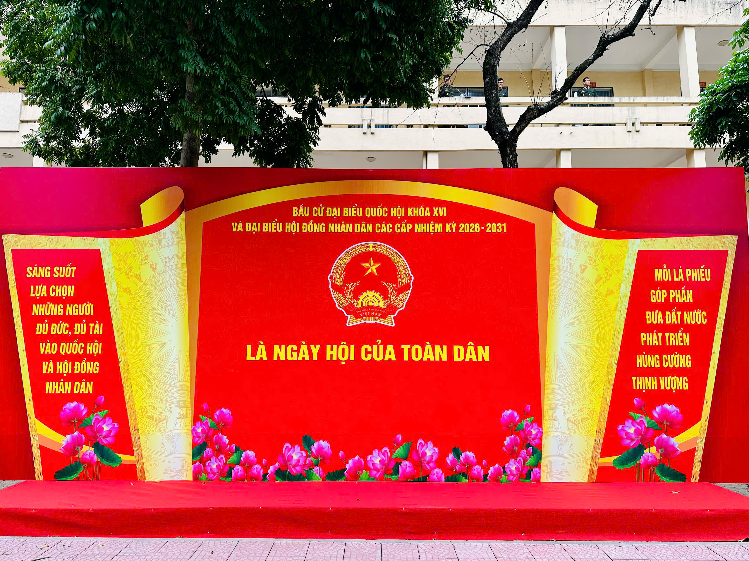 HỌC VIỆN HẬU CẦN RỰC RỠ CỜ HOA HƯỚNG TỚI NGÀY HỘI LỚN CỦA NON SÔNG