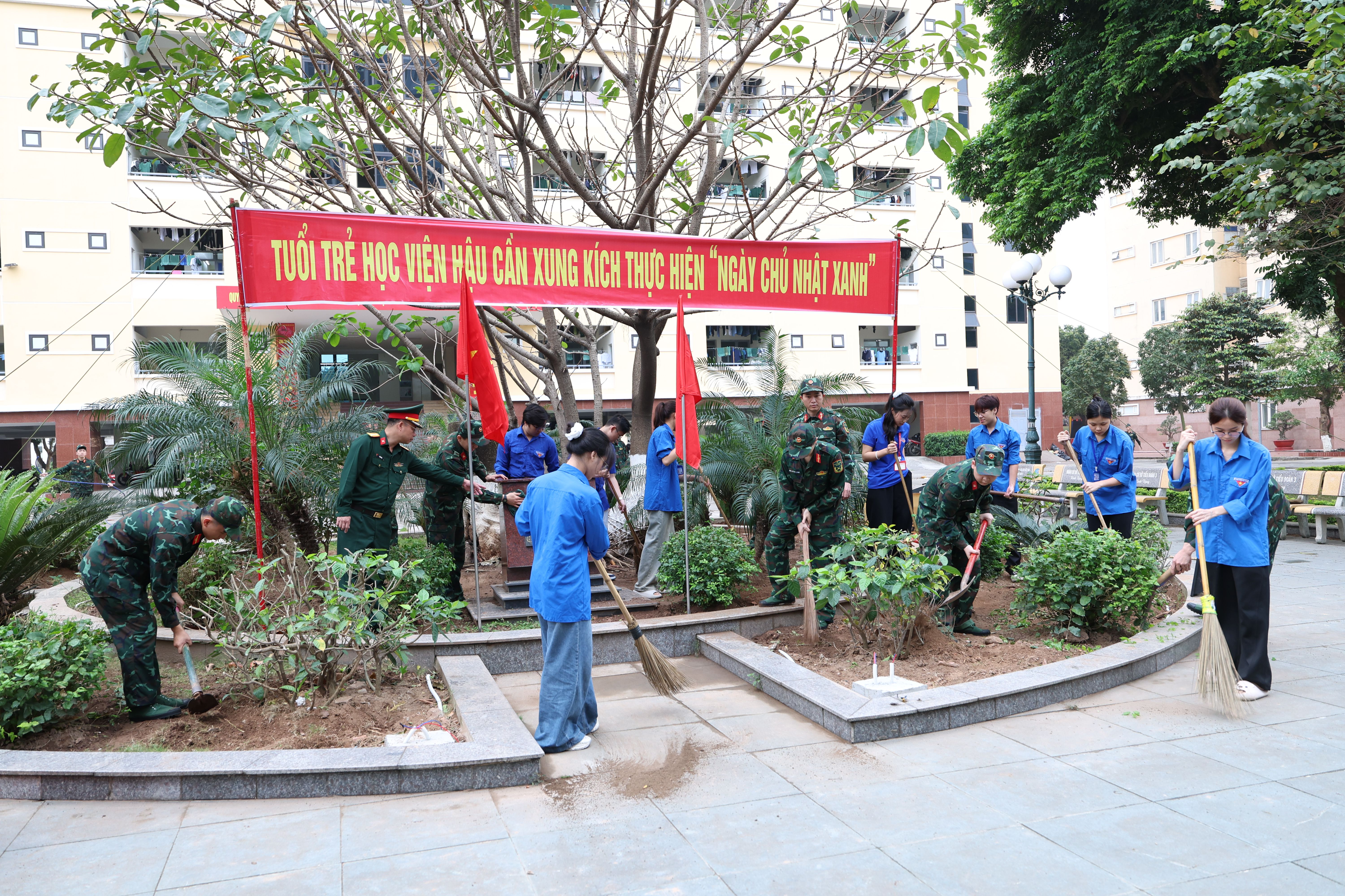 TUỔI TRẺ HỌC VIỆN HẬU CẦN XUNG KÍCH, LAN TỎA Ý THỨC VÌ MÔI TRƯỜNG TỪ NGÀY CHỦ NHẬT XANH