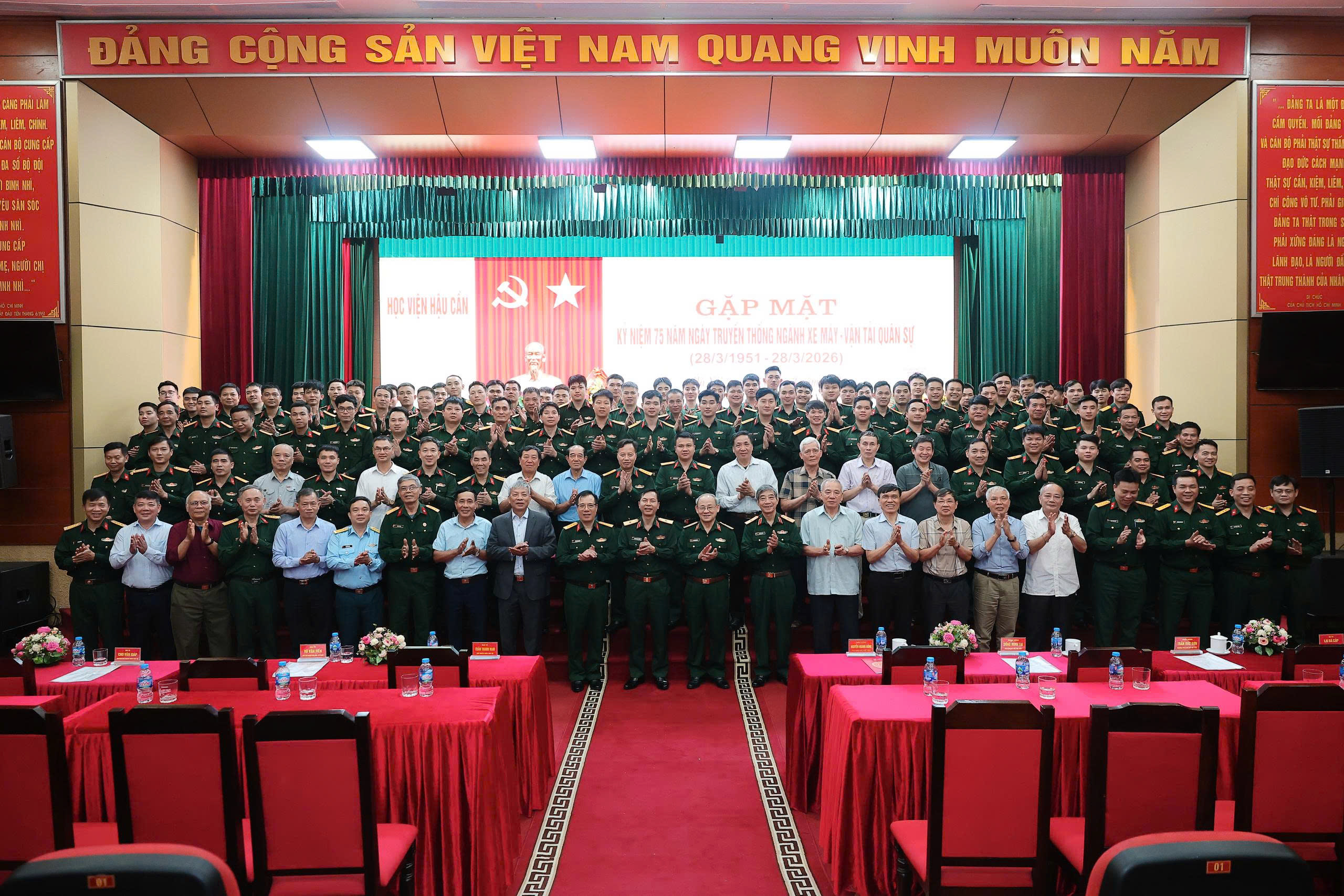 HỌC VIỆN HẬU CẦN GẶP MẶT KỶ NIỆM 75 NĂM NGÀY TRUYỀN THỐNG NGÀNH XE MÁY - VẬN TẢI QUÂN SỰ