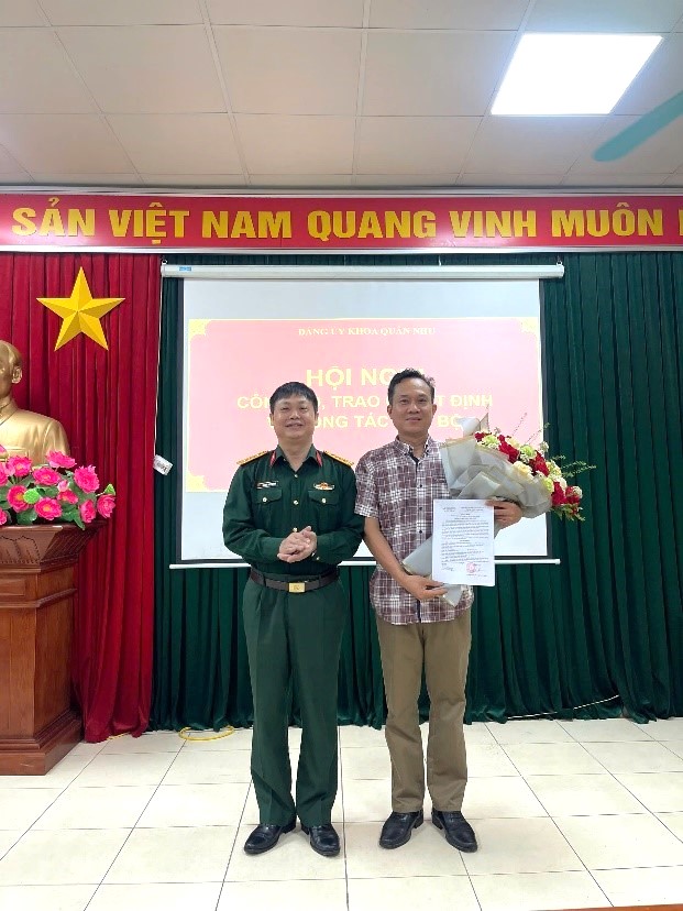 KHOA QUÂN NHU TỔ CHỨC HỘI NGHỊ CÔNG BỐ, TRAO QUYẾT ĐỊNH VỀ CÔNG TÁC CÁN BỘ