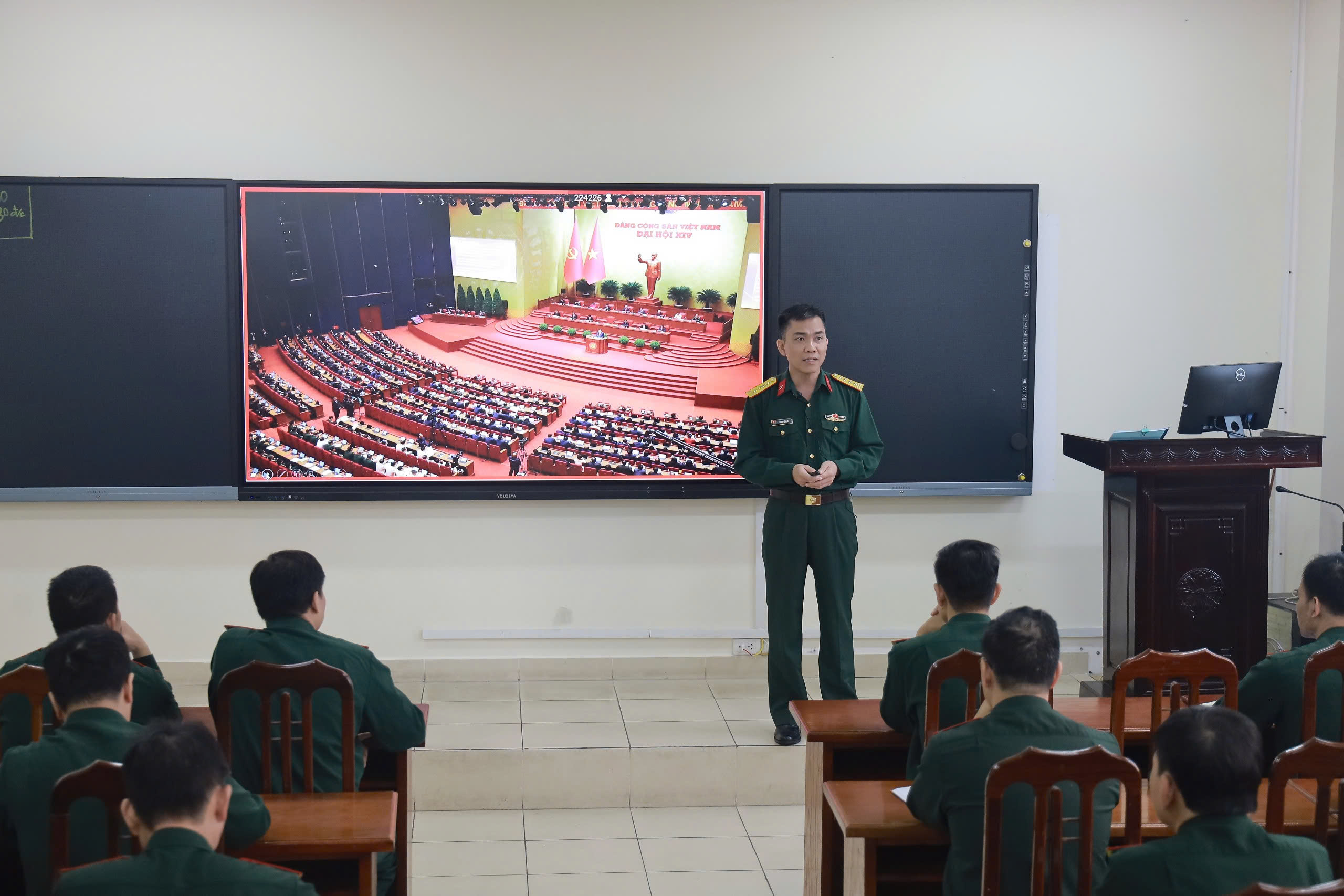 GIẢNG VIÊN KHOA CÔNG TÁC ĐẢNG, CÔNG TÁC CHÍNH TRỊ  BẢN LĨNH, TỰ TIN TỎA SÁNG TẠI HỘI THI NHÀ GIÁO GIỎI CẤP HỌC VIỆN NĂM HỌC 2025-2026