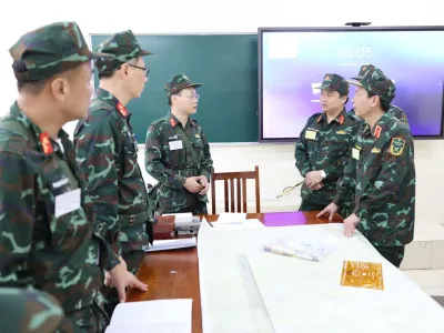 CÁC KHUNG TẬP BÀI TỔ CHỨC GIAO NHIỆM VỤ, XÂY DỰNG VĂN KIỆN CHUYỂN TRẠNG THÁI SẴN SÀNG CHIẾN ĐẤU TỪ THỜI BÌNH TRONG DIỄN TẬP H-26A