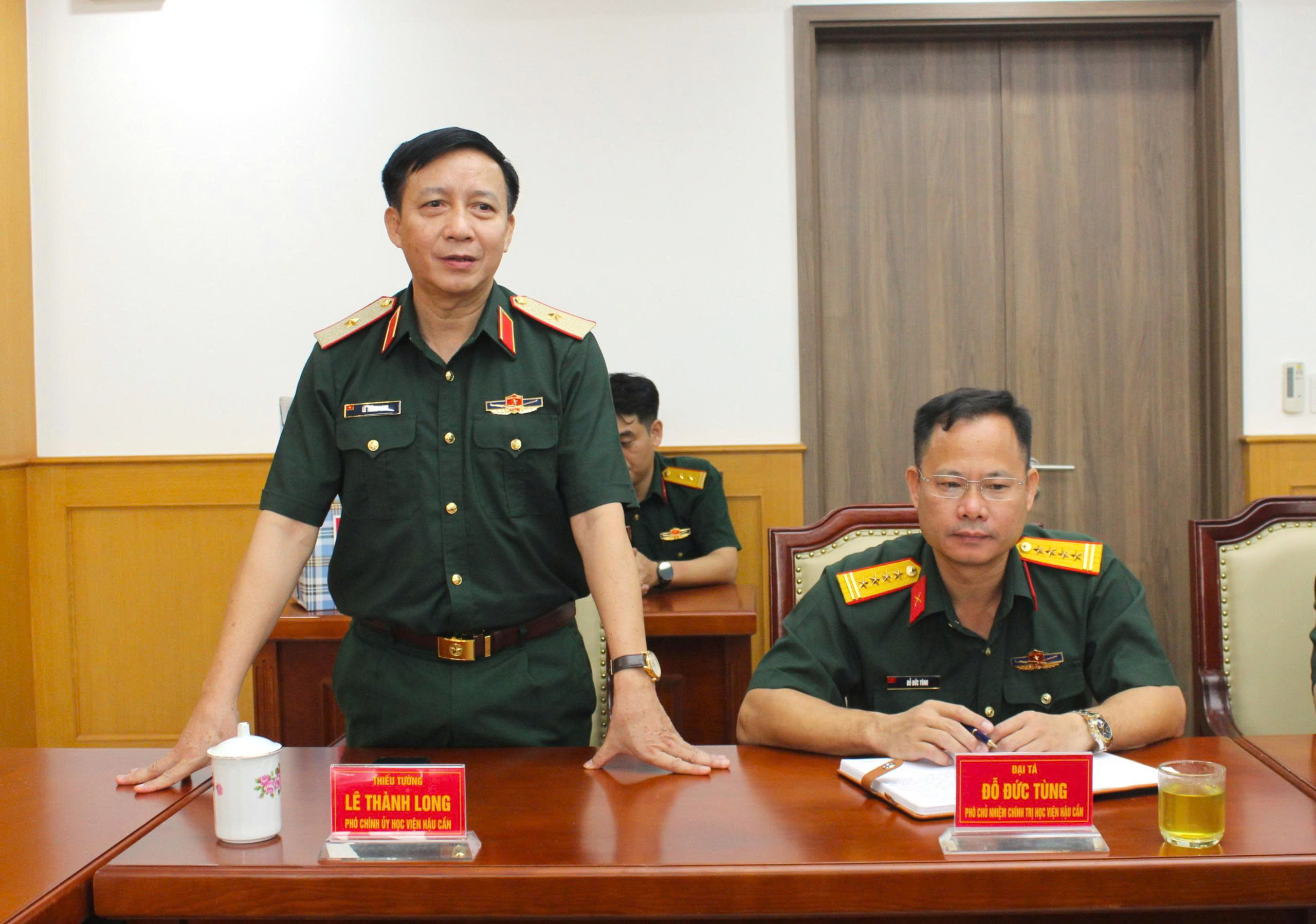 HỌC VIỆN HẬU CẦN BÀN GIAO CÁN BỘ LUÂN CHUYỂN THỰC TẾ TẠI QUÂN KHU 5