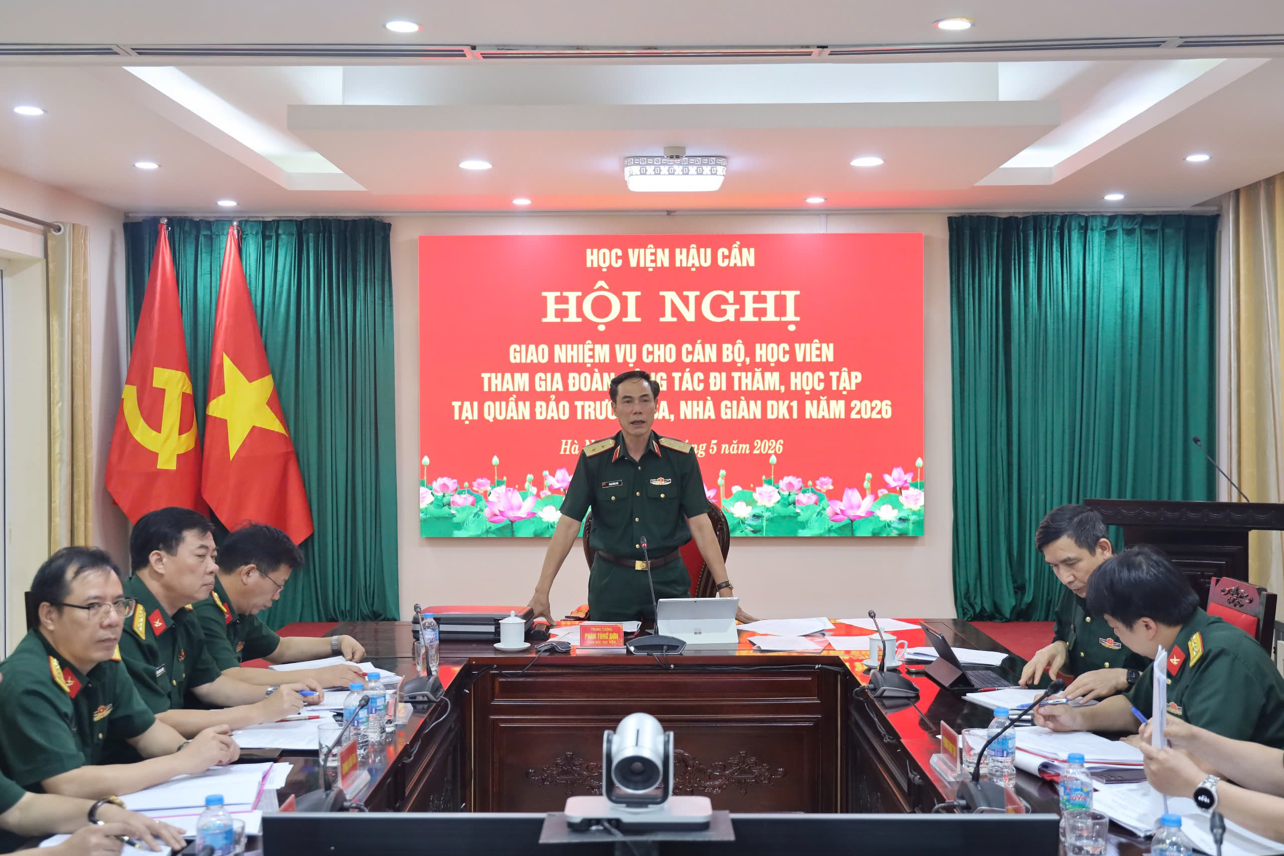 HỌC VIỆN HẬU CẦN GIAO NHIỆM VỤ ĐOÀN CÔNG TÁC NGHIÊN CỨU, HỌC TẬP, THĂM QUẦN ĐẢO TRƯỜNG SA, NHÀ GIÀN DK1