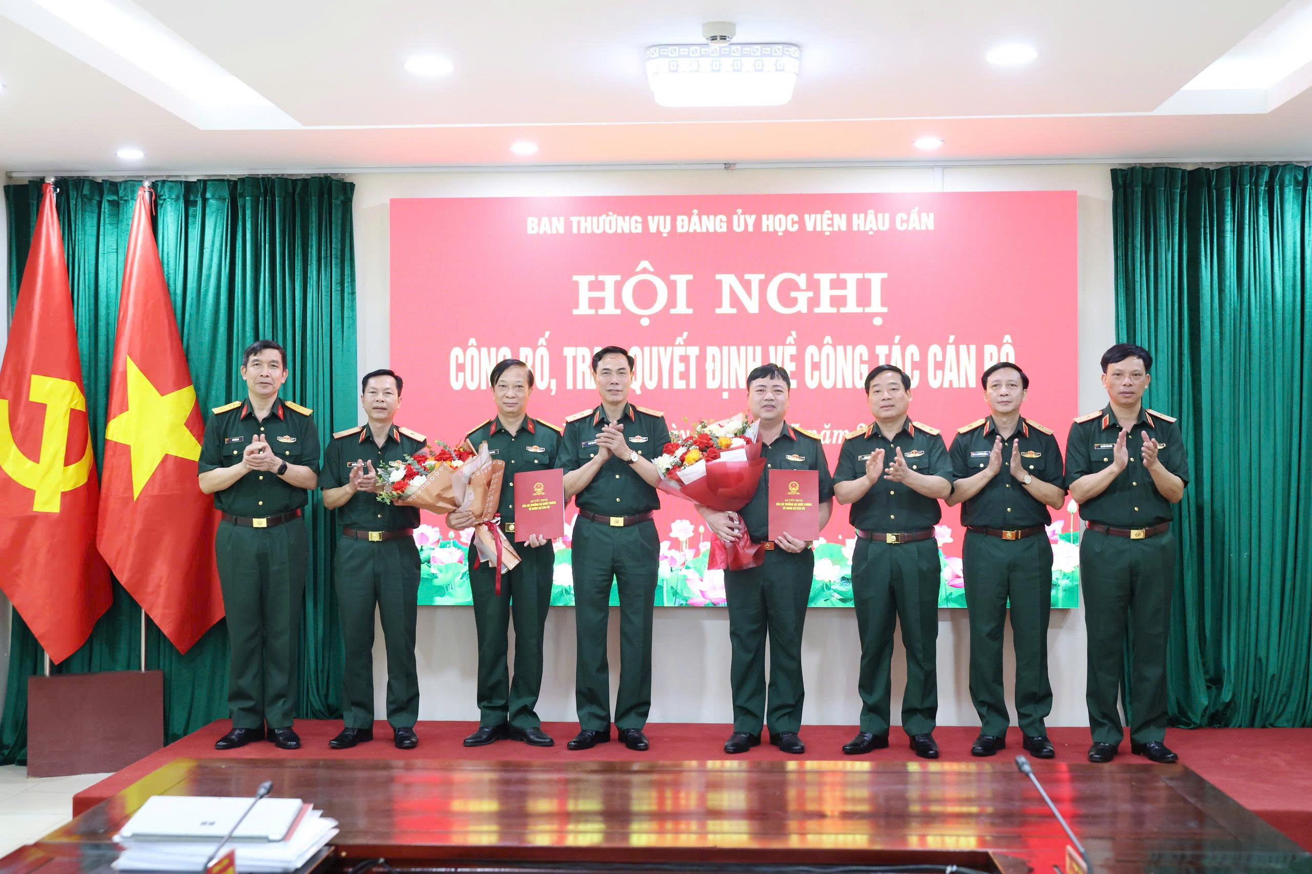 HỌC VIỆN HẬU CẦN CÔNG BỐ, TRAO QUYẾT ĐỊNH KIỆN TOÀN ĐẢNG ỦY HỌC VIỆN VÀ QUYẾT ĐỊNH NGHỈ HƯU ĐỐI VỚI CÁN BỘ