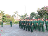 ĐOÀN CÔNG TÁC HỌC VIỆN HẬU CẦN DÂNG HƯƠNG TƯỞNG NIỆM CHỦ TỊCH HỒ CHÍ MINH TRƯỚC CHUYẾN CÔNG TÁC TẠI QUẦN ĐẢO TRƯỜNG SA, NHÀ GIÀN DK1