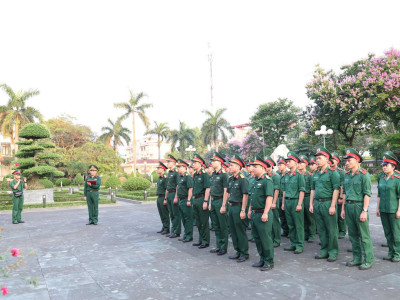 ĐOÀN CÔNG TÁC HỌC VIỆN HẬU CẦN DÂNG HƯƠNG TƯỞNG NIỆM CHỦ TỊCH HỒ CHÍ MINH TRƯỚC CHUYẾN CÔNG TÁC TẠI QUẦN ĐẢO TRƯỜNG SA, NHÀ GIÀN DK1