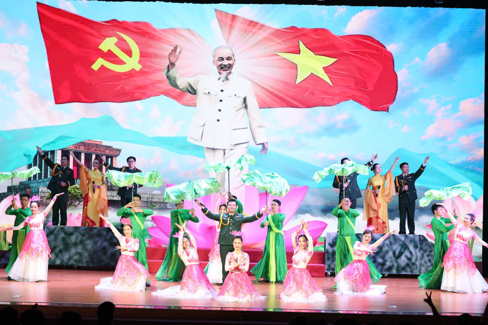ĐÊM THI DIỄN ĐẦY MÀU SẮC CỦA LIÊN HOAN NGHỆ THUẬT QUẦN CHÚNG HỌC VIỆN HẬU CẦN NĂM 2026 HƯỚNG TỚI CHÀO MỪNG 75 NĂM NGÀY TRUYỀN THỐNG HỌC VIỆN
