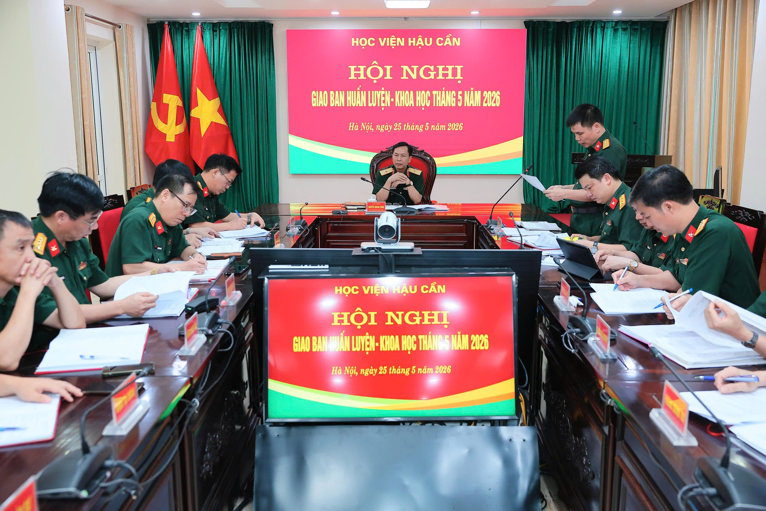 DUY TRÌ NGHIÊM NỀN NẾP GIAO BAN HUẤN LUYỆN - KHOA HỌC LÀ CƠ SỞ ĐỂ TỪNG BƯỚC NÂNG CAO CHẤT LƯỢNG GIÁO DỤC ĐÀO TẠO, NGHIÊN CỨU KHOA HỌC TRONG HỌC VIỆN HẬU CẦN