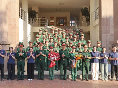 ẤM ÁP NGHĨA TÌNH ĐÓN ĐOÀN CÔNG TÁC THĂM, HỌC TẬP TẠI QUẦN ĐẢO TRƯỜNG SA, NHÀ GIÀN DK1 HOÀN THÀNH XUẤT SẮC NHIỆM VỤ TRỞ VỀ