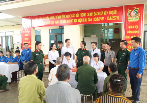 HỌC VIỆN HẬU CẦN TRI ÂN GIA ĐÌNH CHÍNH SÁCH, TẶNG QUÀ HỌC SINH NGHÈO TẠI THÁI NGUYÊN