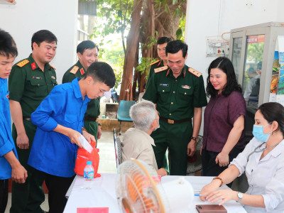 HƯỚNG VỀ NHÂN DÂN BẰNG TRÁI TIM NGƯỜI LÍNH HẬU CẦN