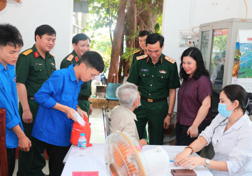 HƯỚNG VỀ NHÂN DÂN BẰNG TRÁI TIM NGƯỜI LÍNH HẬU CẦN