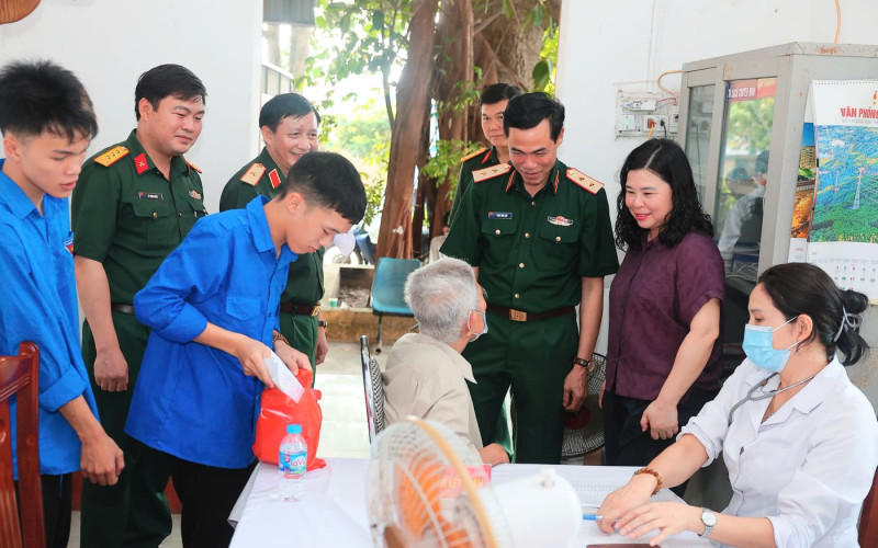 HƯỚNG VỀ NHÂN DÂN BẰNG TRÁI TIM NGƯỜI LÍNH HẬU CẦN