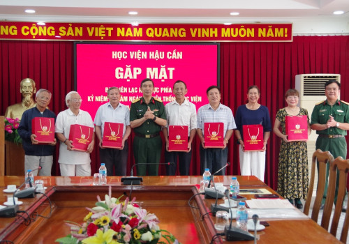 GẶP MẶT, TẶNG QUÀ HỘI TRUYỀN THỐNG HỌC VIỆN HẬU CẦN KHU VỰC PHÍA NAM NHÂN KỶ NIỆM 75 NĂM NGÀY TRUYỀN THỐNG HỌC VIỆN