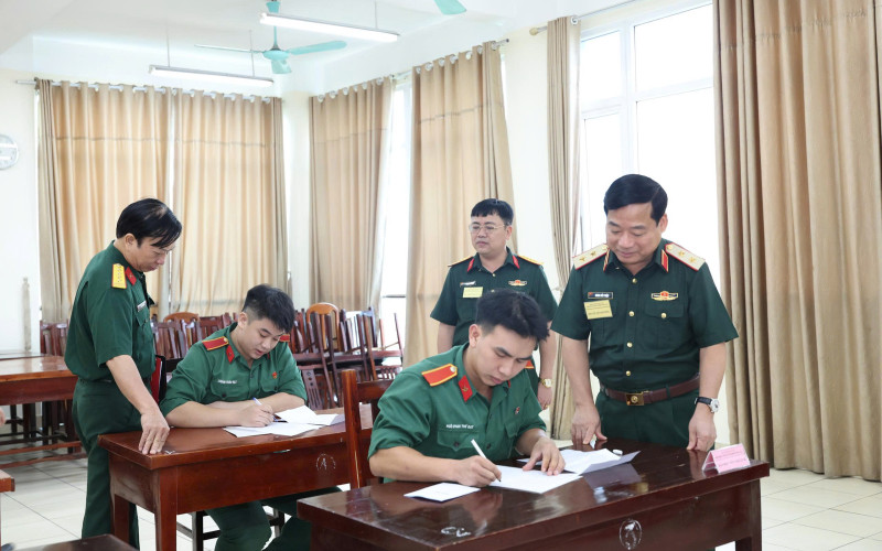 LÃNH ĐẠO, CHỈ ĐẠO CHẶT CHẼ, TOÀN DIỆN CÔNG TÁC THI TỐT NGHIỆP HỌC KỲ II NĂM HỌC 2025 - 2026