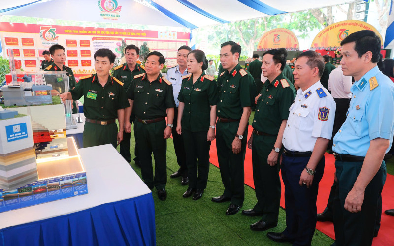 PHÓNG SỰ - HỘI THẢO KHOA HỌC "HỌC VIỆN HẬU CẦN 75 NĂM XÂY DỰNG, PHÁT TRIỂN - THÀNH TỰU VÀ KINH NGHIỆM"