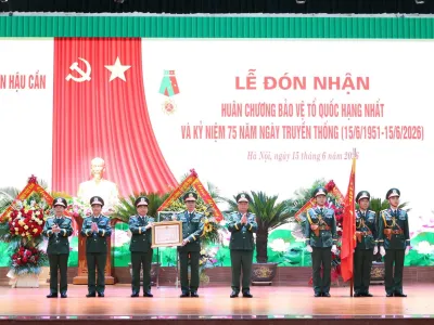 HỌC VIỆN HẬU CẦN ĐÓN NHẬN HUÂN CHƯƠNG BẢO VỆ TỔ QUỐC HẠNG NHẤT