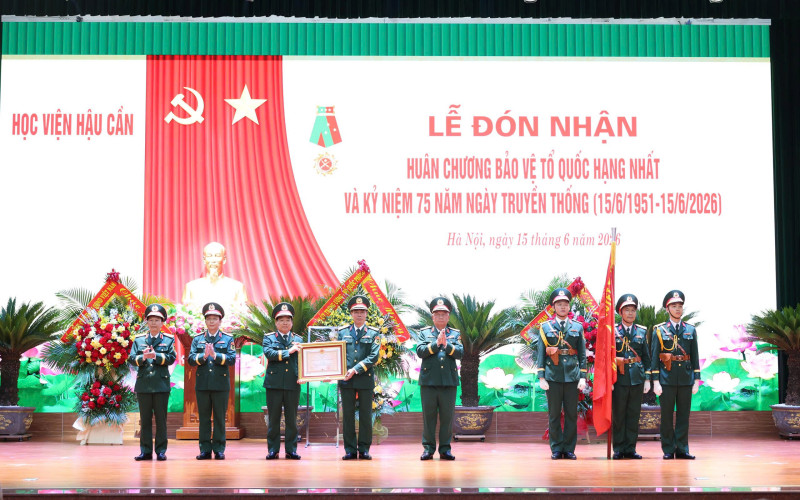 HỌC VIỆN HẬU CẦN ĐÓN NHẬN HUÂN CHƯƠNG BẢO VỆ TỔ QUỐC HẠNG NHẤT