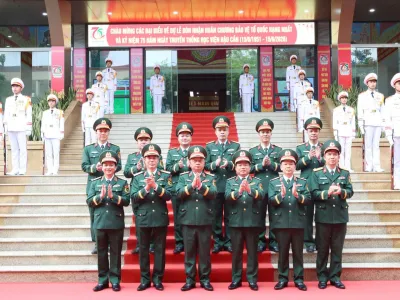 VINH DỰ ĐÓN NHẬN HUÂN CHƯƠNG BẢO VỆ TỔ QUỐC HẠNG NHẤT NHÂN DỊP KỶ NIỆM 75 NĂM NGÀY TRUYỀN THỐNG HỌC VIỆN HẬU CẦN