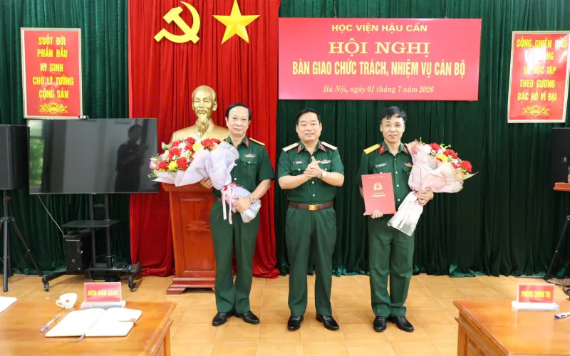 KHOA CÔNG TÁC ĐẢNG, CÔNG TÁC CHÍNH TRỊ TỔ CHỨC HỘI NGHỊ TỔNG KẾT NĂM HỌC 2025 - 2026 VÀ BÀN GIAO CHỨC TRÁCH, NHIỆM VỤ CHỦ NHIỆM KHOA