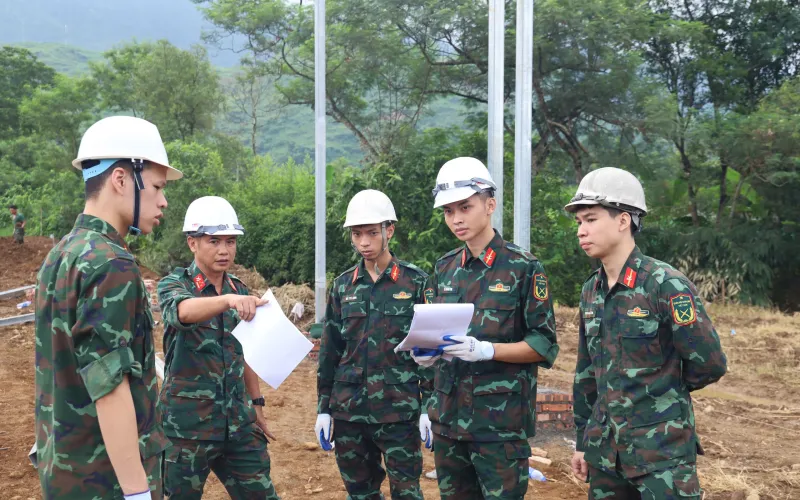 ĐOÀN CÔNG TÁC HỌC VIỆN HẬU CẦN KHẨN TRƯƠNG TRIỂN KHAI XÂY DỰNG KHU TÁI ĐỊNH CƯ TẠI XÃ MƯỜNG THAN, TỈNH LAI CHÂU