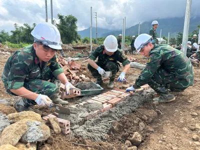 NHANH CHÓNG ỔN ĐỊNH NƠI ĂN, Ở, TRIỂN KHAI XÂY DỰNG CÔNG TRÌNH KHẨN CẤP TẠI XÃ MƯỜNG THAN