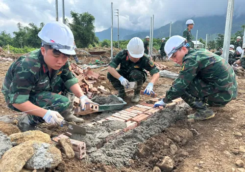 NHANH CHÓNG ỔN ĐỊNH NƠI ĂN, Ở, TRIỂN KHAI XÂY DỰNG CÔNG TRÌNH KHẨN CẤP TẠI XÃ MƯỜNG THAN