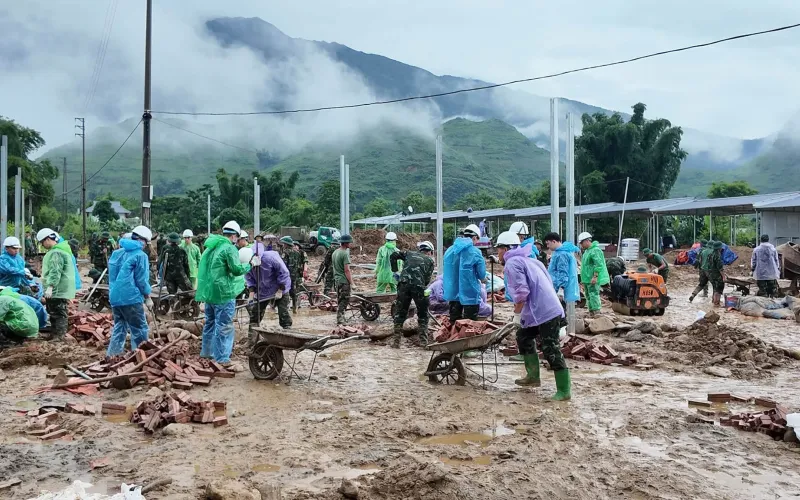 TINH THẦN TRÁCH NHIỆM VÀ Ý CHÍ VƯỢT KHÓ CỦA CÁN BỘ, GIẢNG VIÊN, HỌC VIÊN HỌC VIỆN HẬU CẦN TRÊN CÔNG TRƯỜNG TÁI ĐỊNH CƯ MƯỜNG THAN