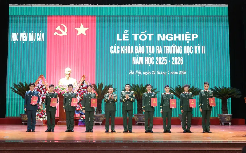 HỌC VIỆN HẬU CẦN TỔ CHỨC LỄ TỐT NGHIỆP CÁC KHÓA RA TRƯỜNG NĂM HỌC 2025 - 2026