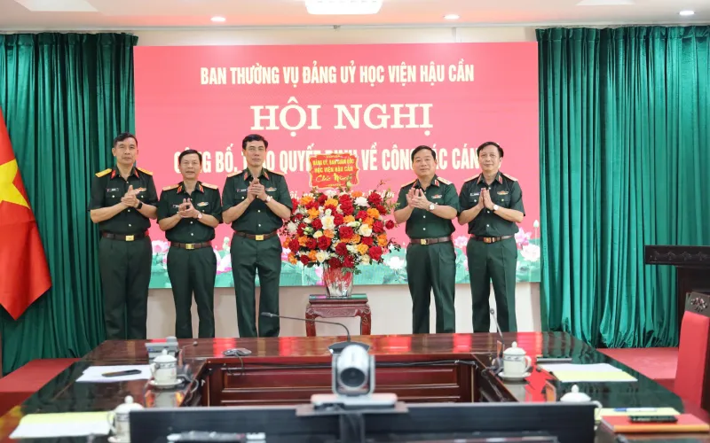 HỌC VIỆN HẬU CẦN TỔ CHỨC HỘI NGHỊ CÔNG BỐ, TRAO QUYẾT ĐỊNH CÔNG TÁC CÁN BỘ